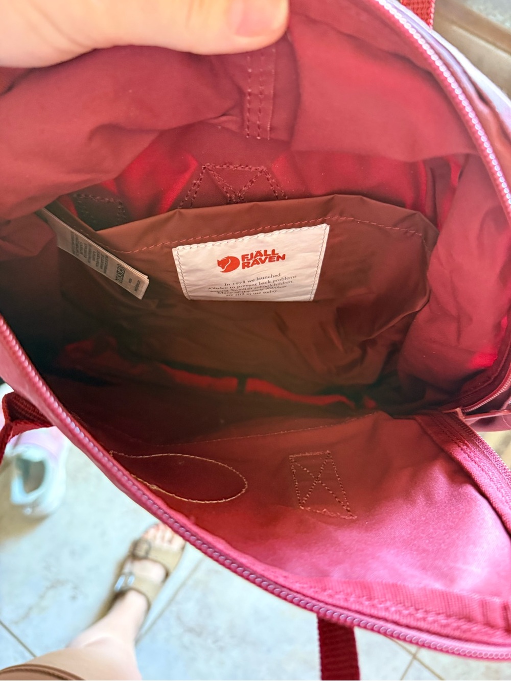 Fjallraven Kånken Backpack in Raspberry Red - Picture 5 of 5